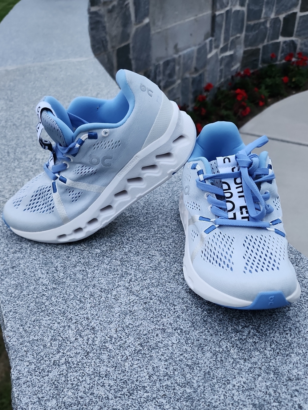On Cloud Cloudsurfer Running Shoes in Heather / White size 5
